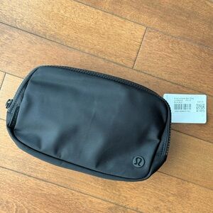 lululemon Everywhere Belt Bag 1L black
